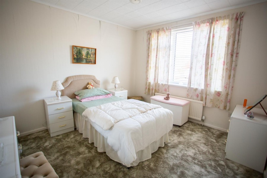 Images for Oak End Way, Chard